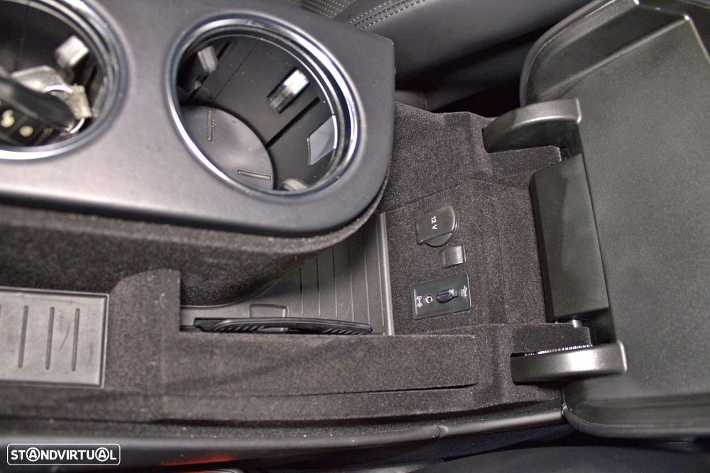 Porsche Panamera 4 E-Hybrid - 35