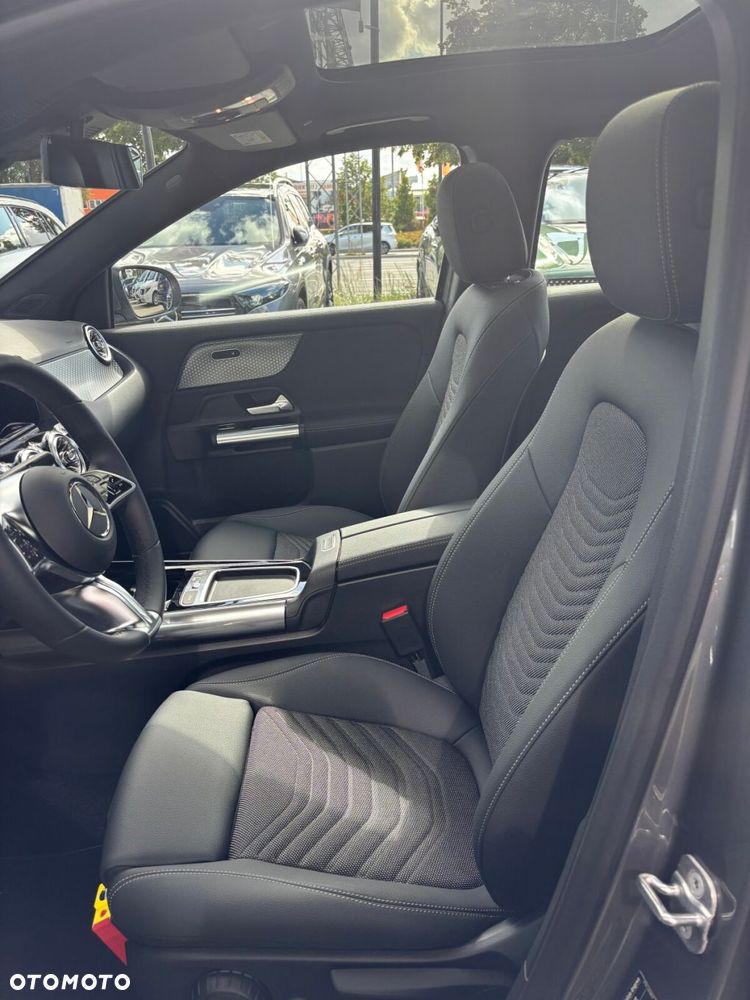 Mercedes-Benz GLA - 11