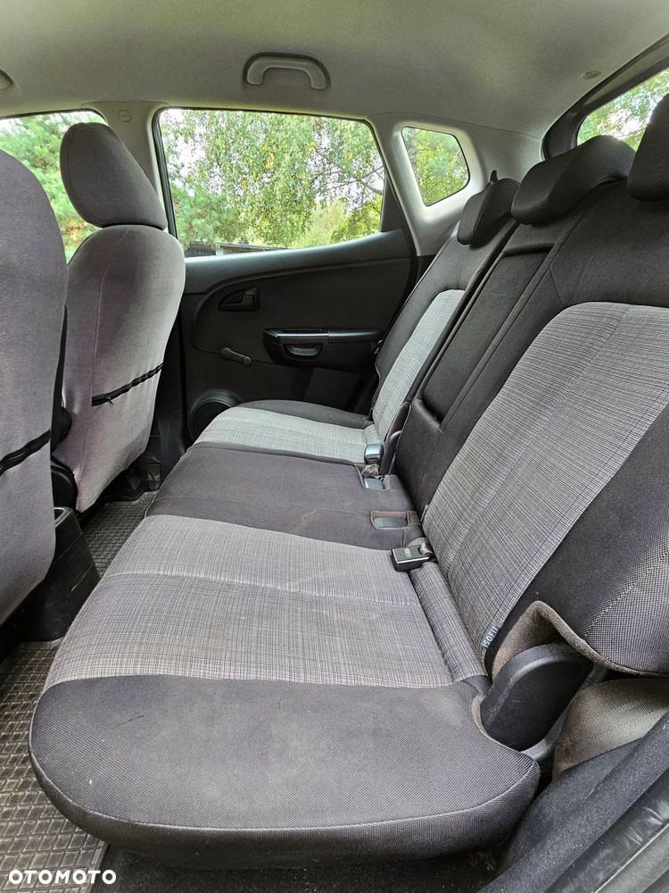 Kia Venga - 6
