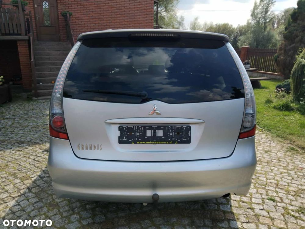 Mitsubishi Grandis 2.4 Intense - 6