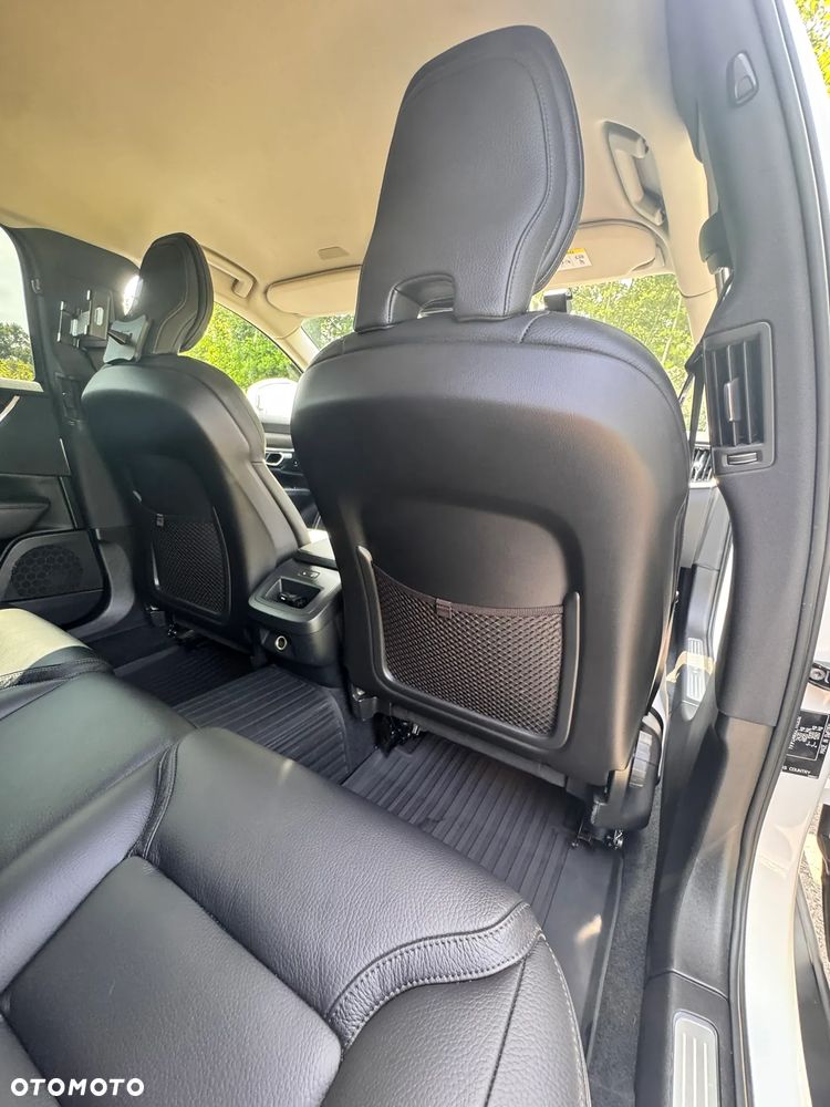 Volvo V90 D4 SCR Momentum Pro - 28