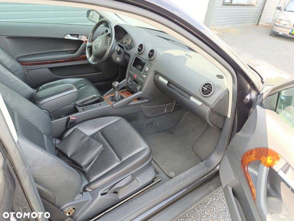 Audi A3 3-drzwiowe 2.0 FSI Ambiente - 3