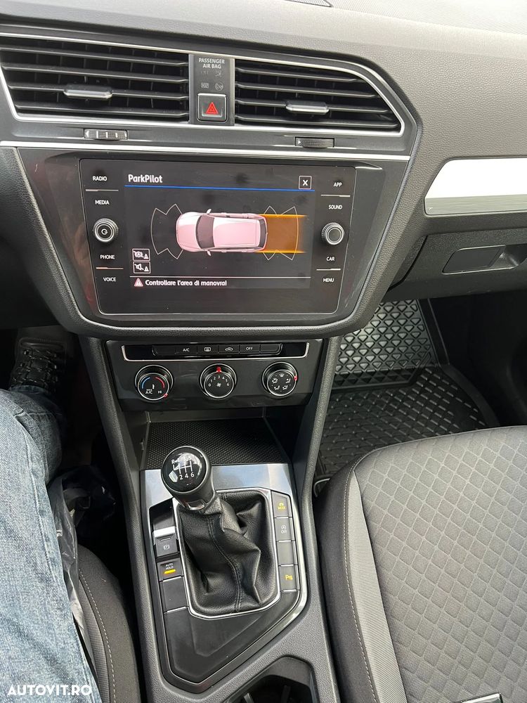 Volkswagen Tiguan - 11