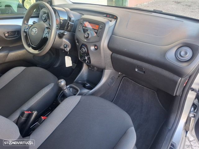 Toyota Aygo 1.0 X-Play - 36