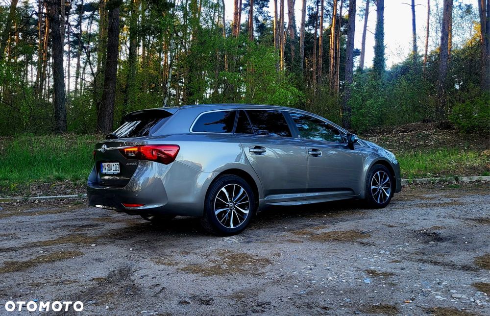 Toyota Avensis Touring Sports 2.0 D-4D Team Deutschland - 13