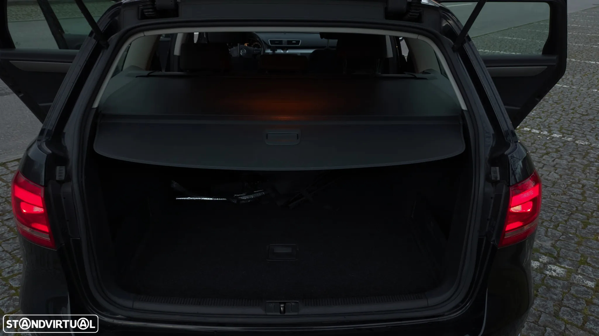 VW Passat 1.6 TDI BlueMotion Comfortline - 16
