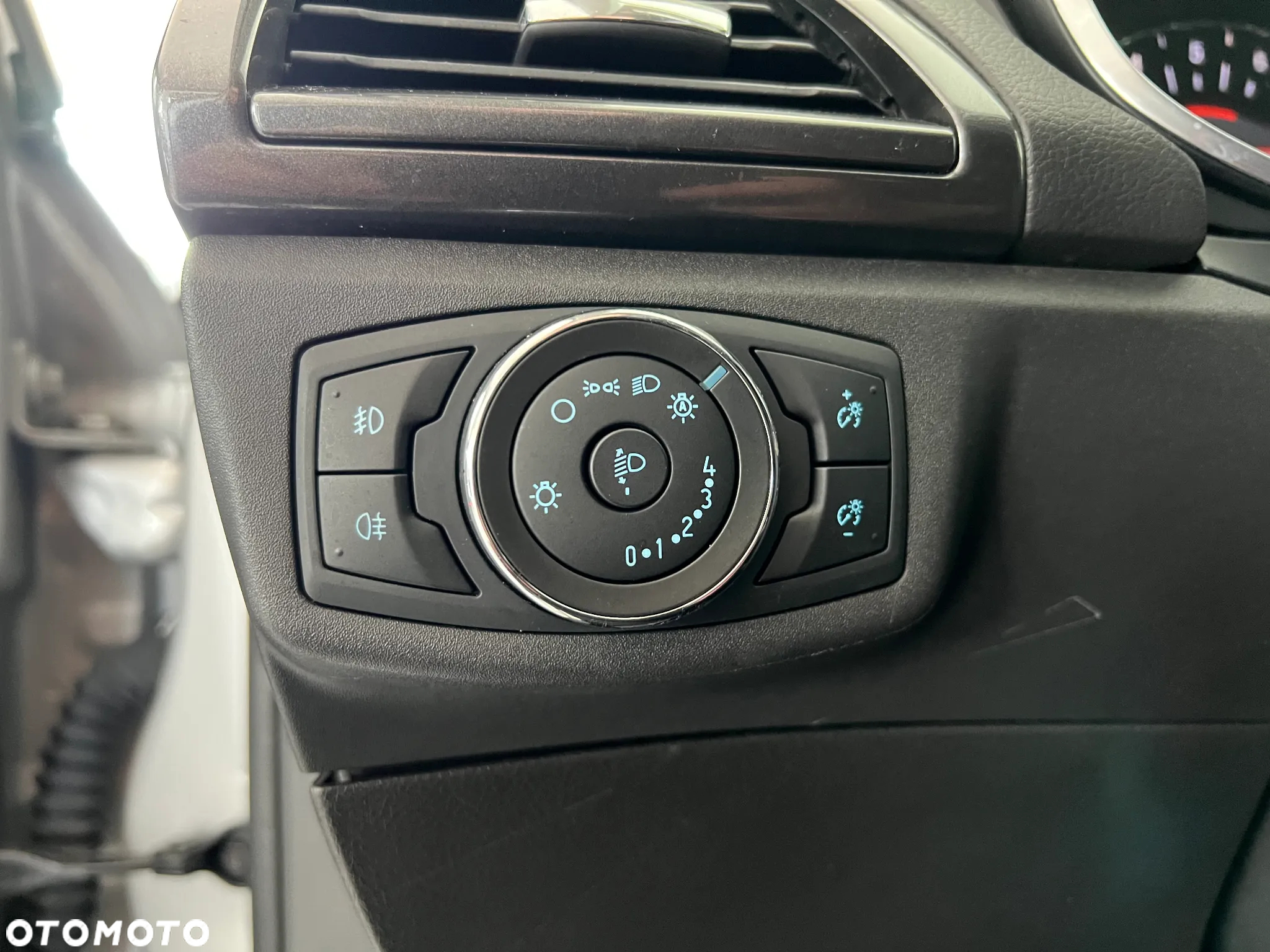 Ford Mondeo 2.0 EcoBlue Titanium - 22