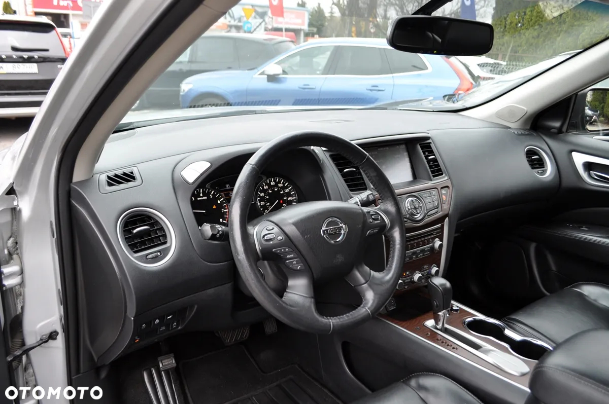 Nissan Pathfinder - 12