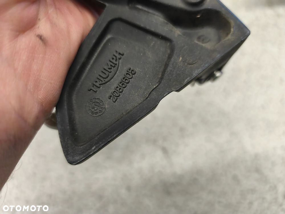 Set lewy tył, podnóżek pasażera Triumph Trident 660 2022 - 12