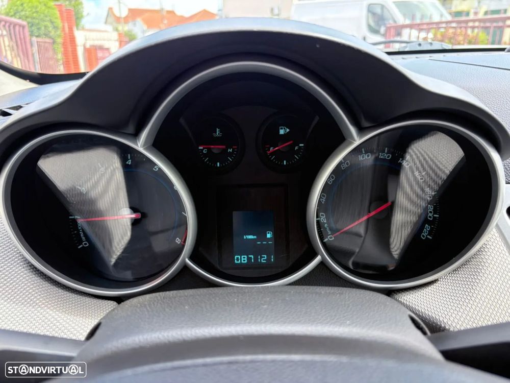 Chevrolet Cruze 1.6 LS - 40