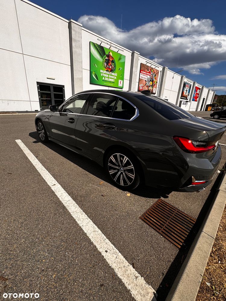BMW Seria 3 330e Luxury Line - 11