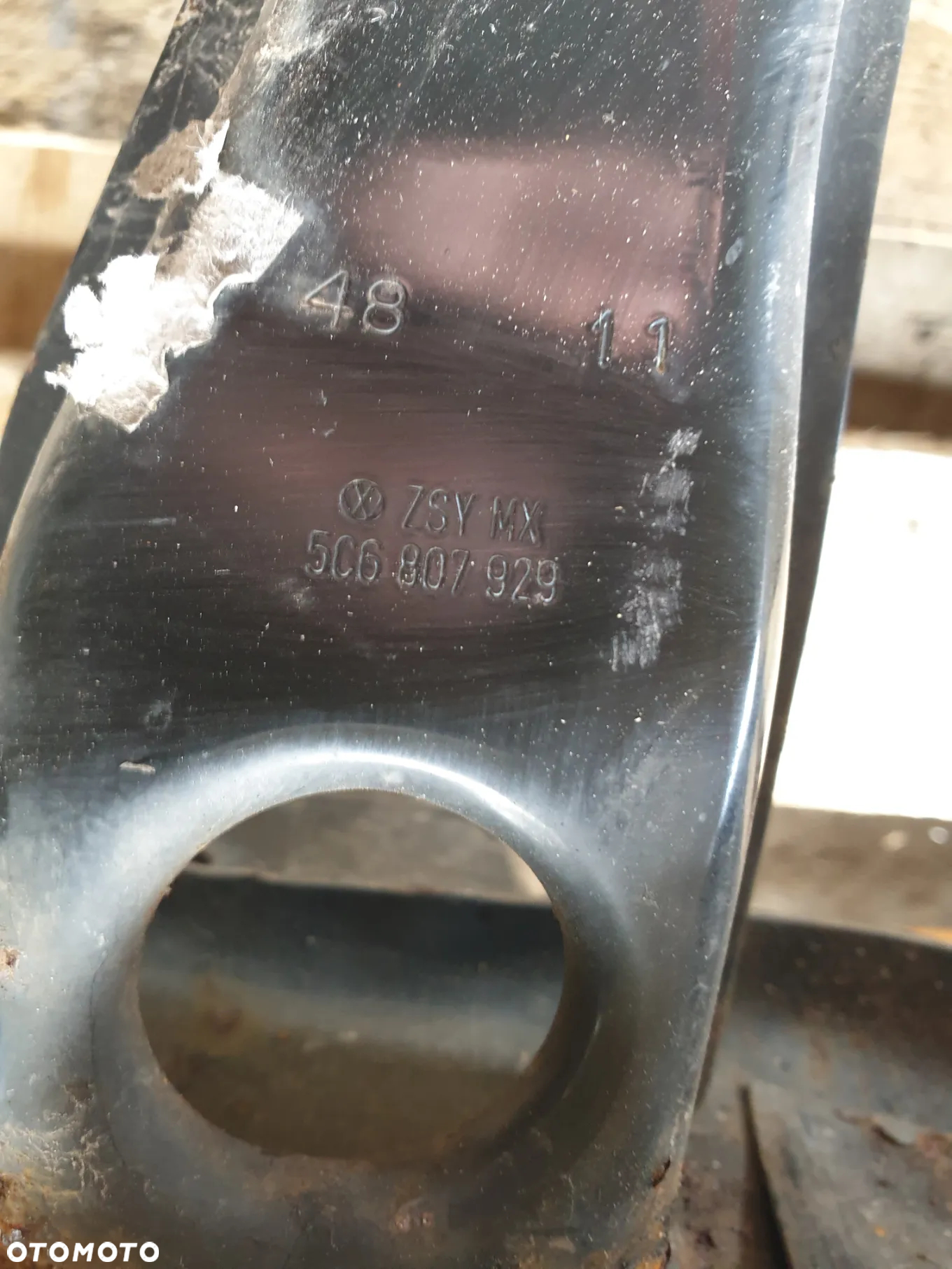VW Jetta 5C belka zderzaka przód wzmocnienie  5c6807929 ucho holownicze wkrętka wkręcane - 5