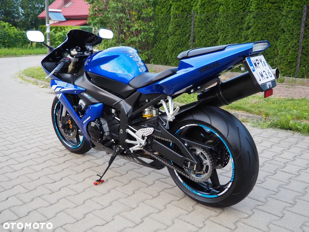 Yamaha R1 - 10
