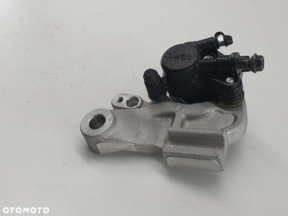 ZACISK HAMULCOWY TYL  YAMAHA XSR 125 - 3