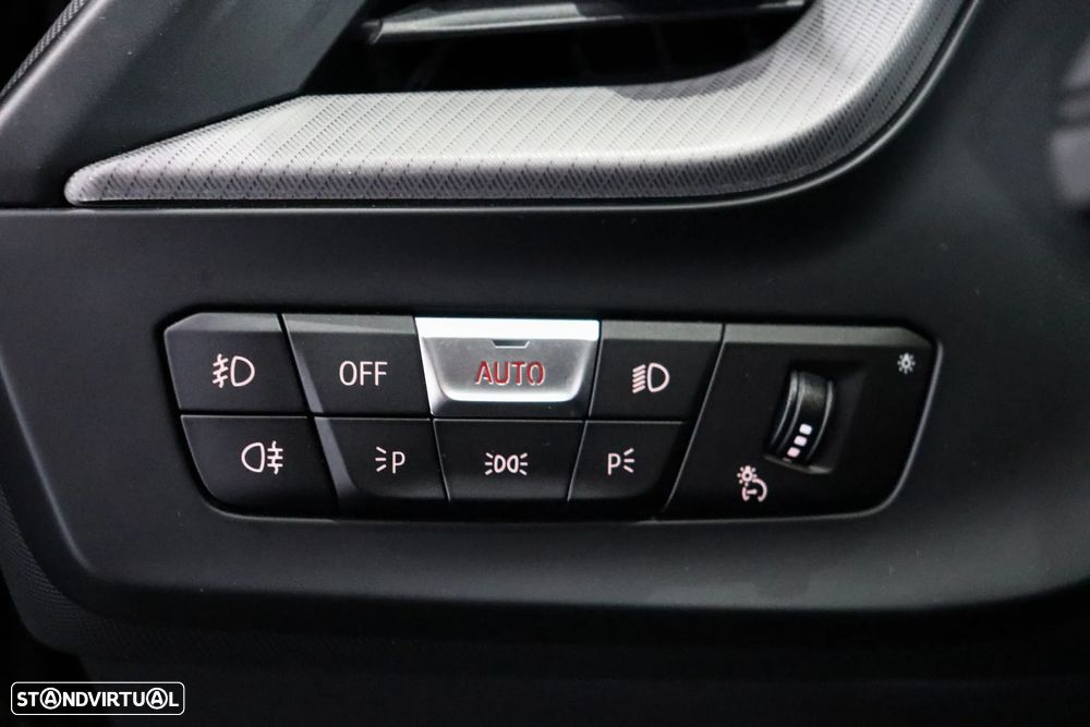 BMW 116 d Pack Desportivo M Auto - 31