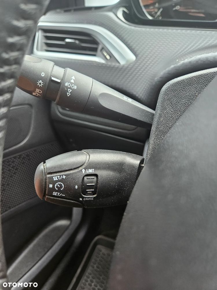 Peugeot 2008 1.6 BlueHDi Style - 14