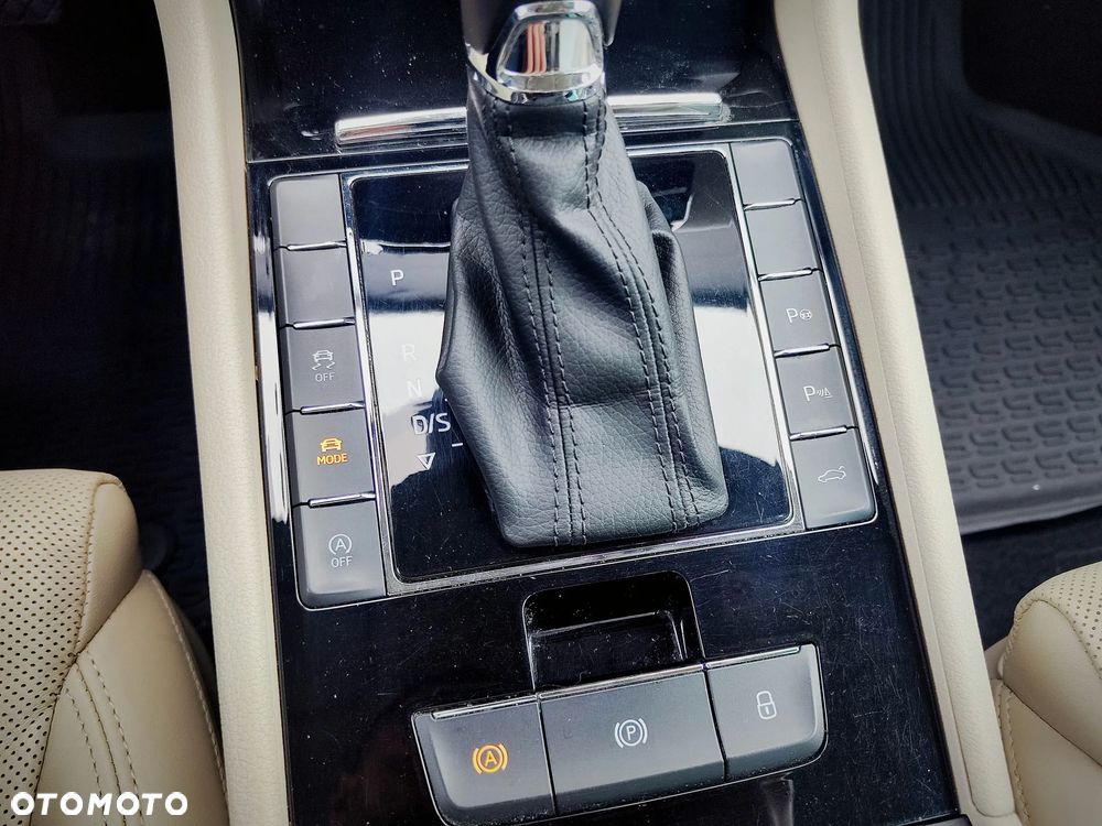 Skoda Superb 2.0 TSI 4x4 L&K DSG - 8