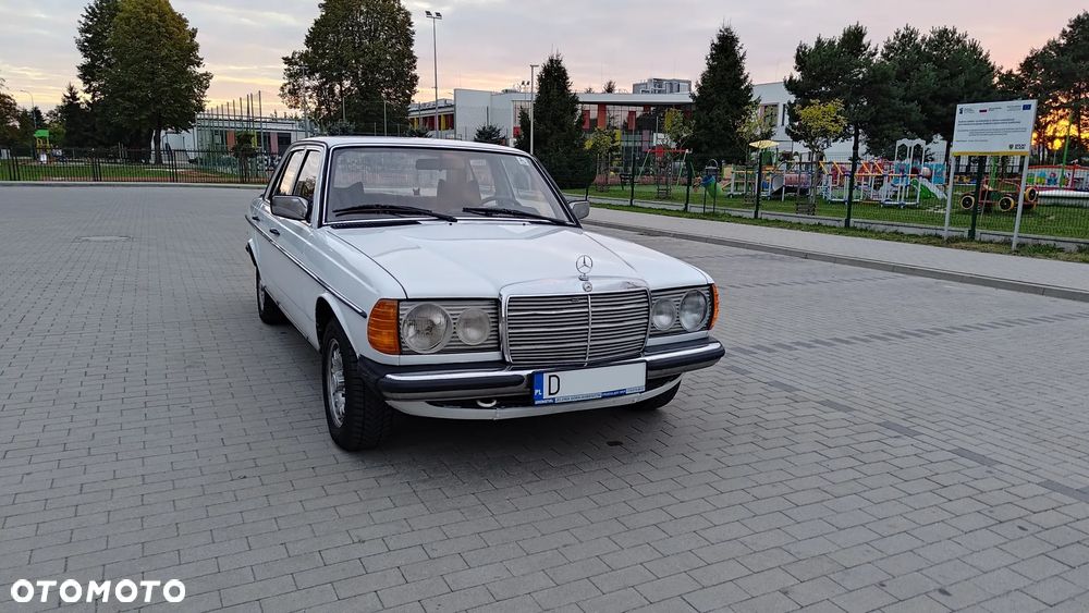 Mercedes-Benz W123 - 10