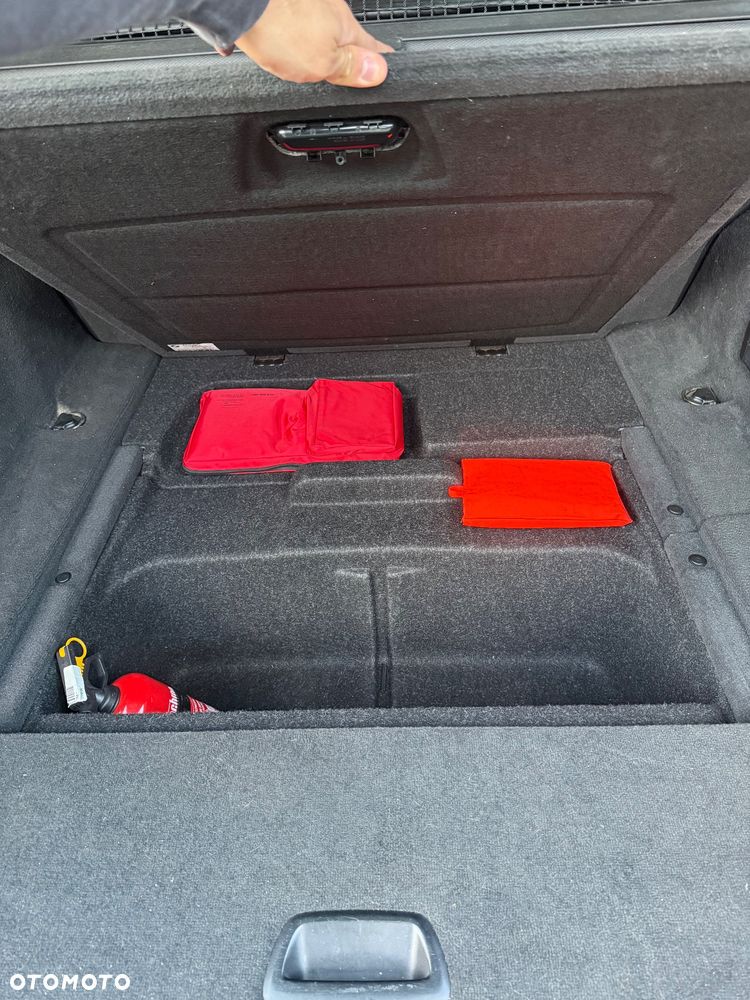 BMW Seria 3 318d Touring - 16