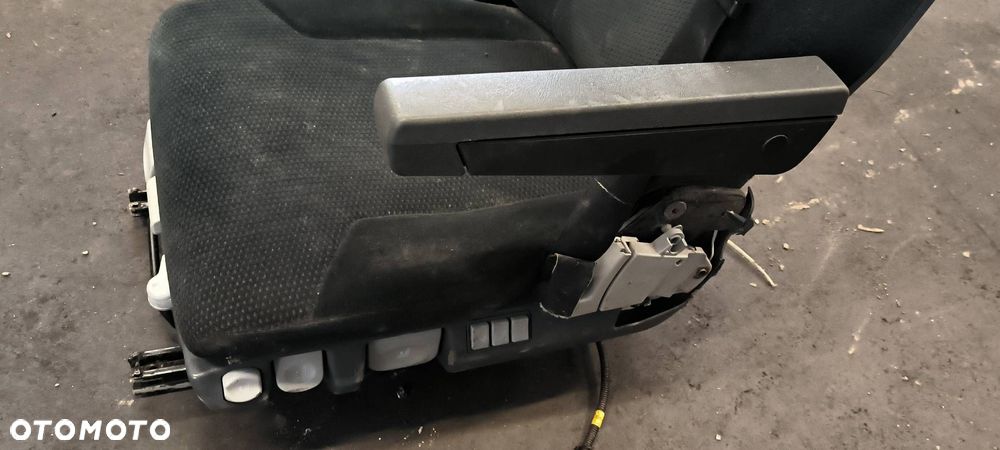 FOTEL PRZEDNI MAN TGX 18.440 PNEUMATYCZNY - 6