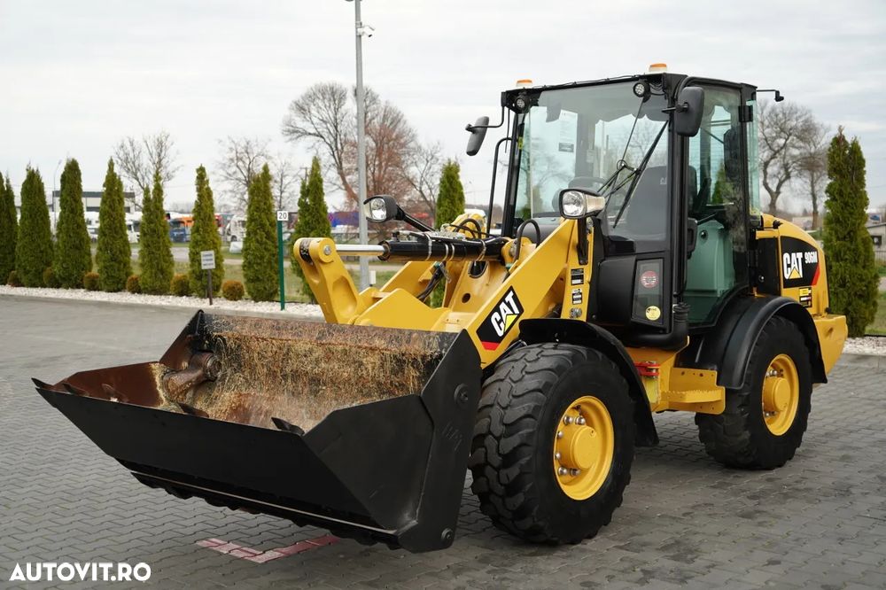 Cat 906M / ÎNCĂRCĂTOR PE ROȚI / 2019 / CUPĂ CU FALCI / - 9