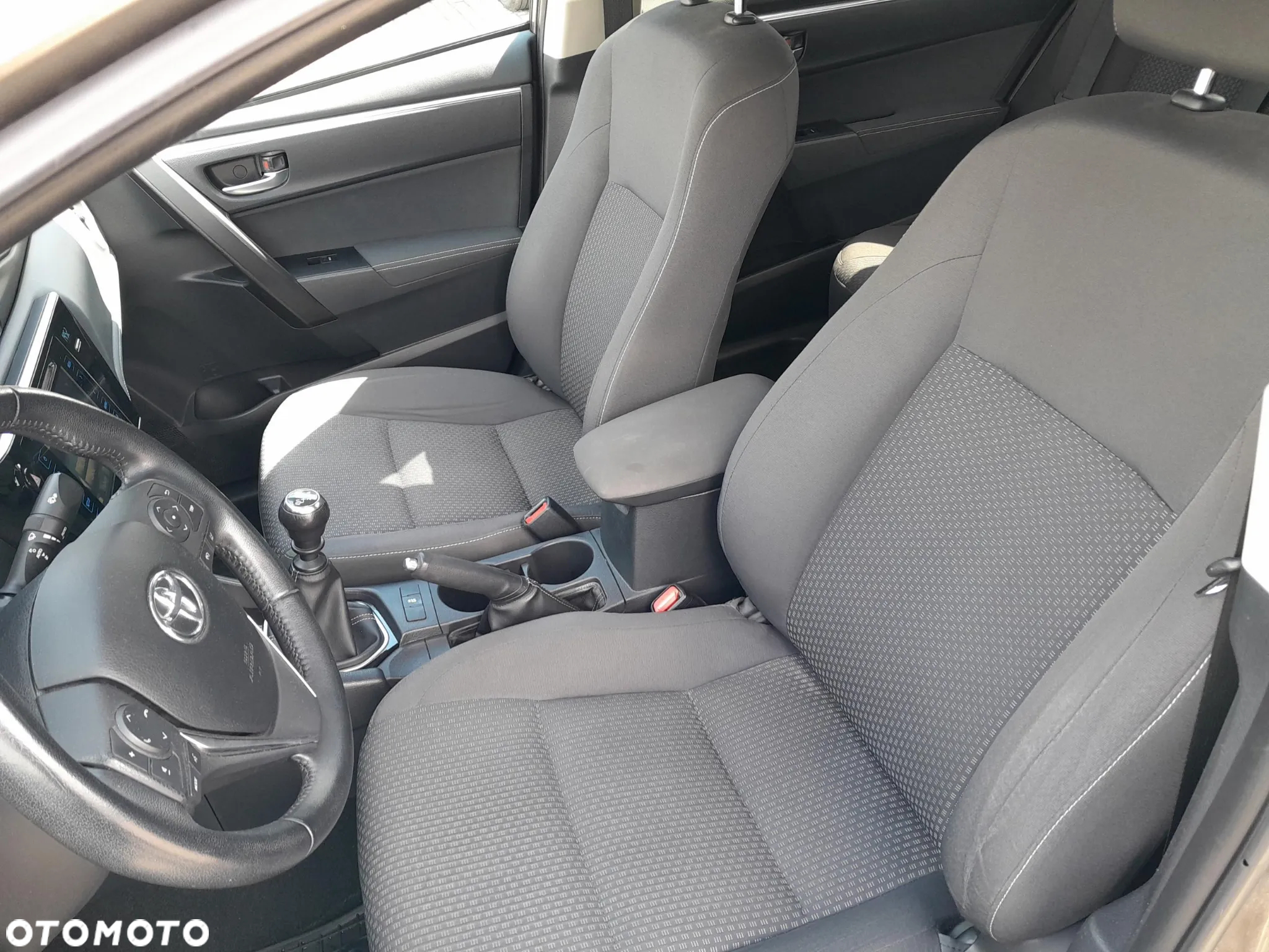 Toyota Corolla 1.6 Premium - 11