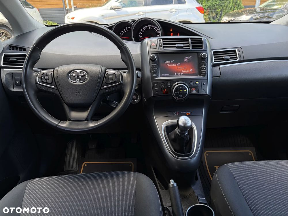 Toyota Verso 1.8 Prestige 7os - 32