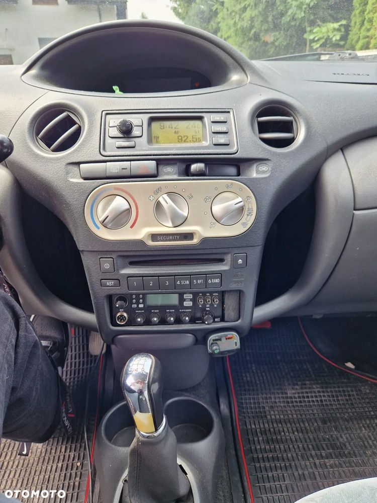 Toyota Yaris 1.4 D-4D Sol - 11