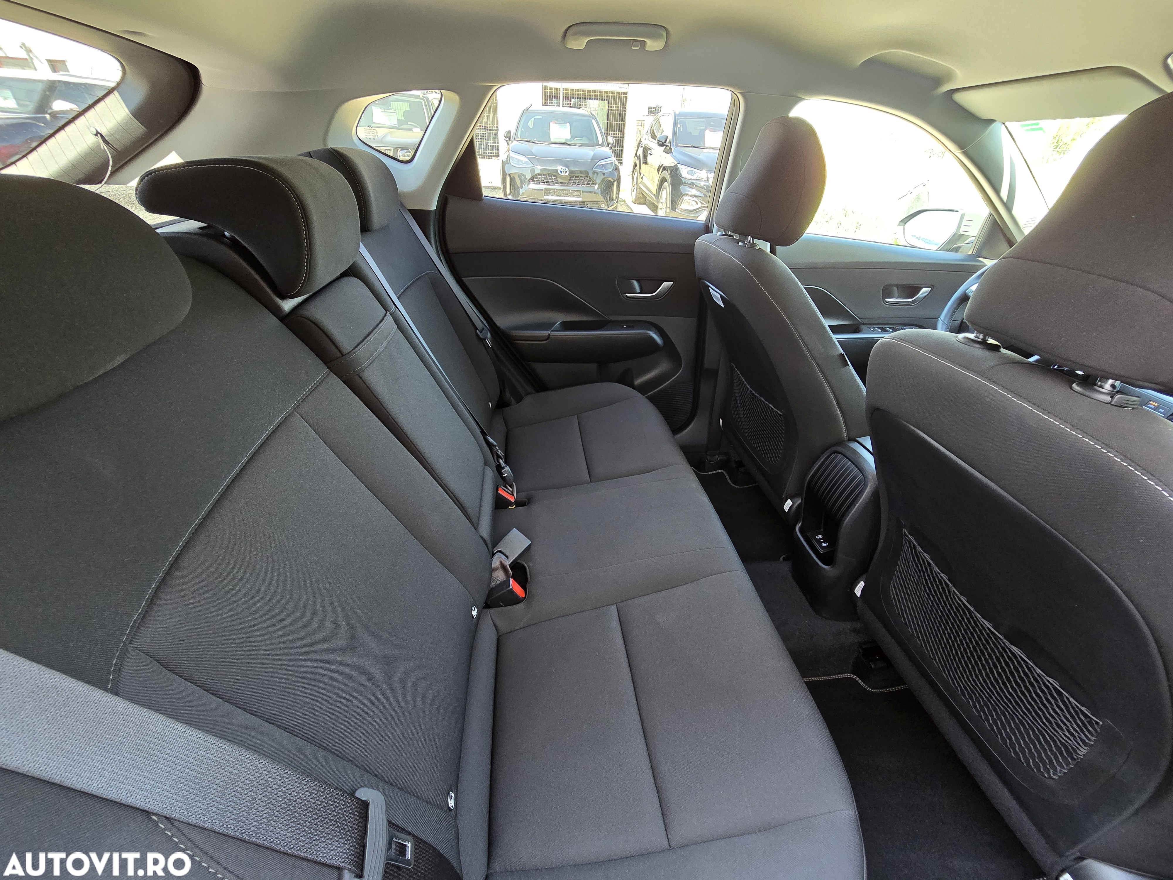 Hyundai KONA - 8