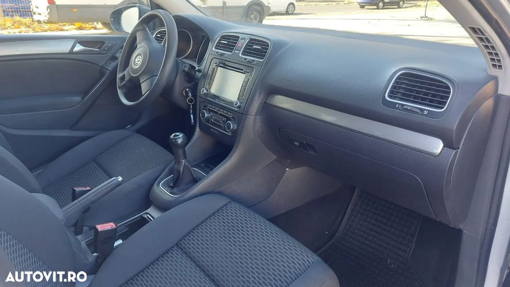 Volkswagen Golf - 8