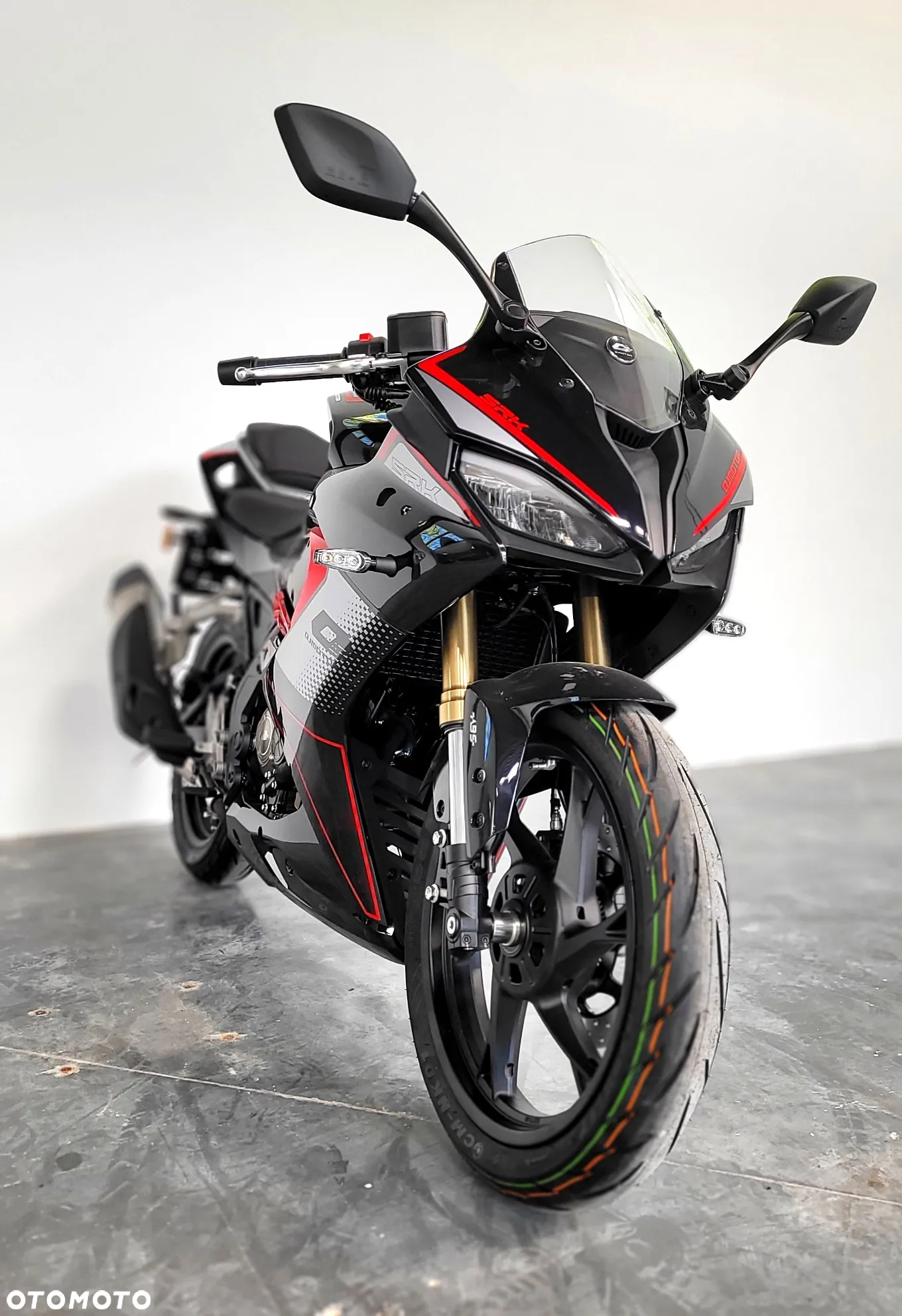 QJMOTOR SRK 125R - 9