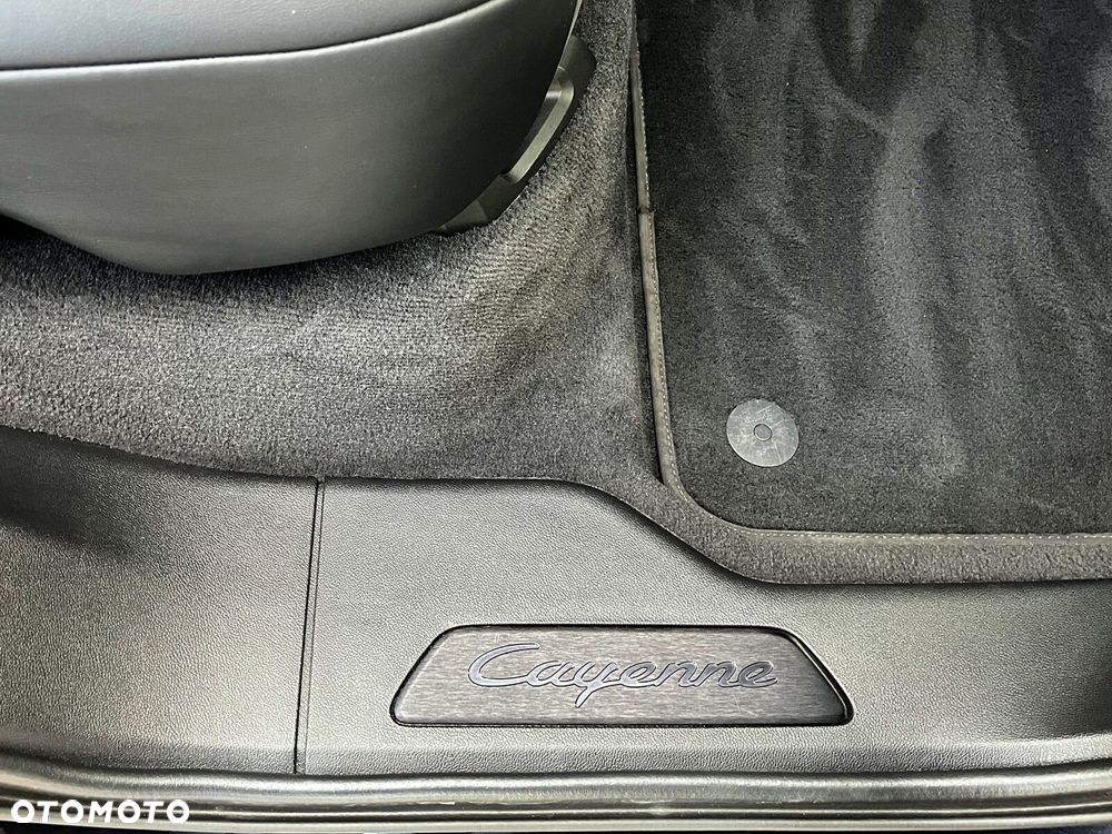 Porsche Cayenne - 23
