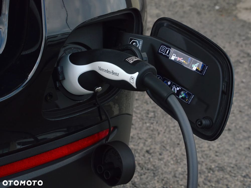 Mercedes-Benz GLC 300 e 4-Matic - 36