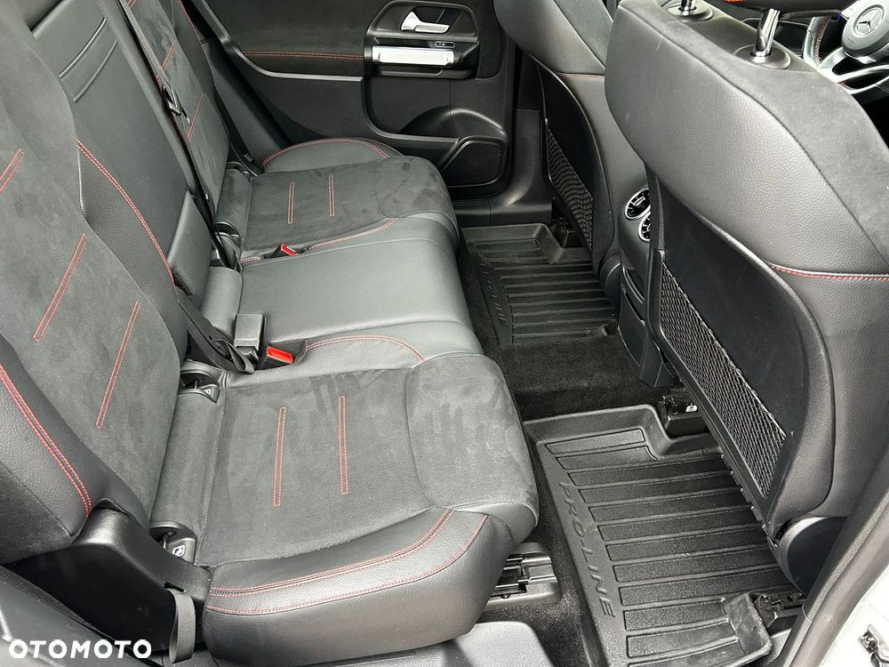 Mercedes-Benz GLB 250 4-Matic AMG Line 8G-DCT - 36