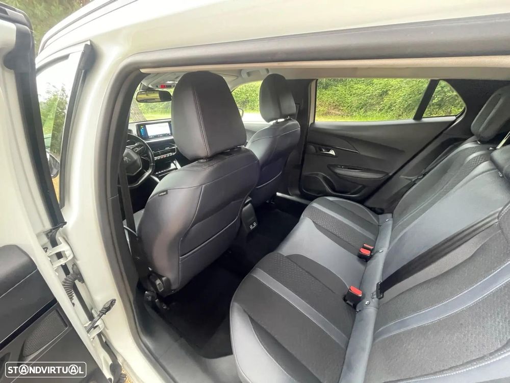 Peugeot e-2008 Allure - 17