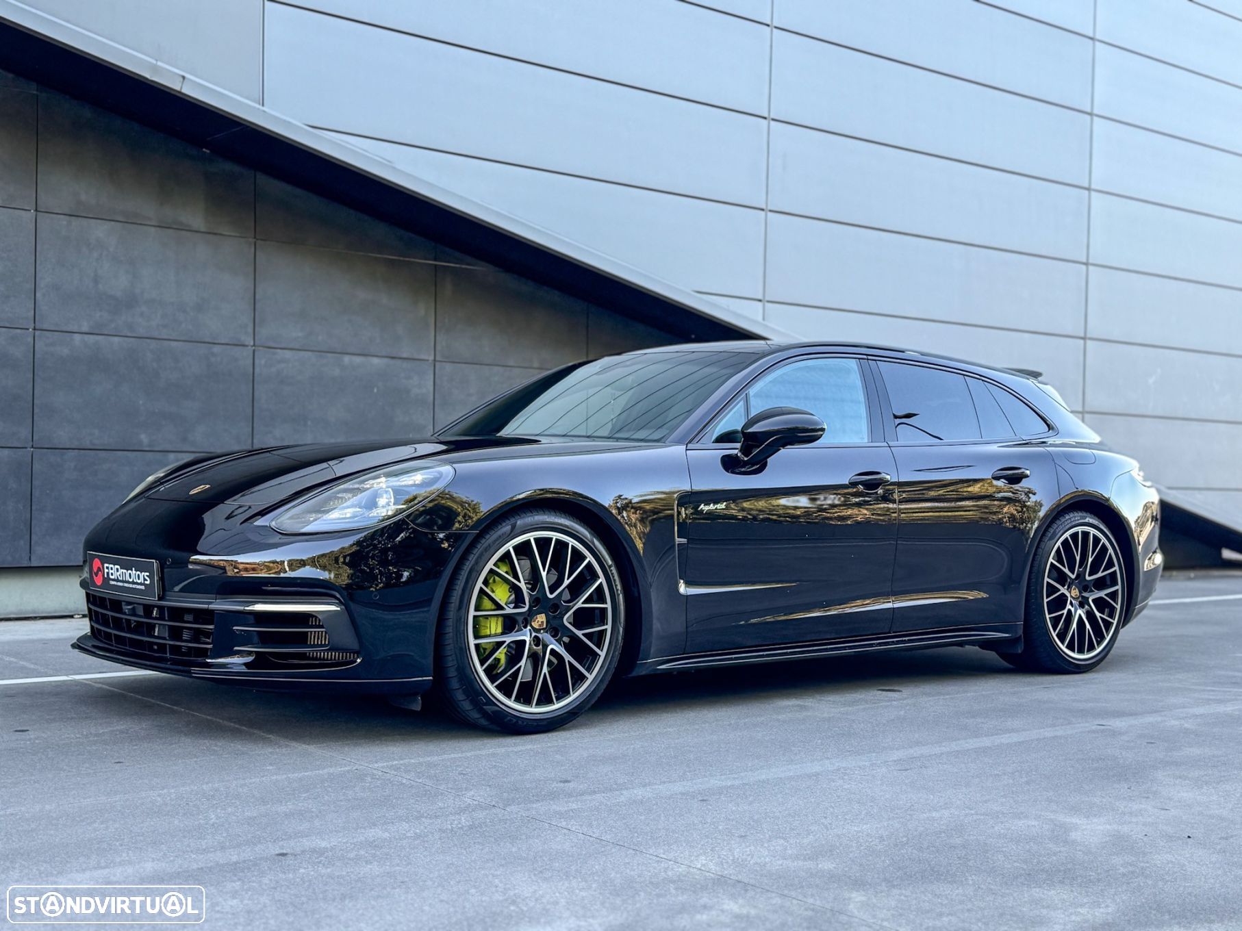 Porsche Panamera Sport Turismo 4 E-Hybrid - 1