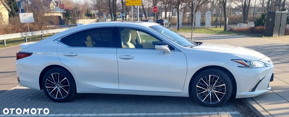 Lexus ES 300h Business Edition - 3