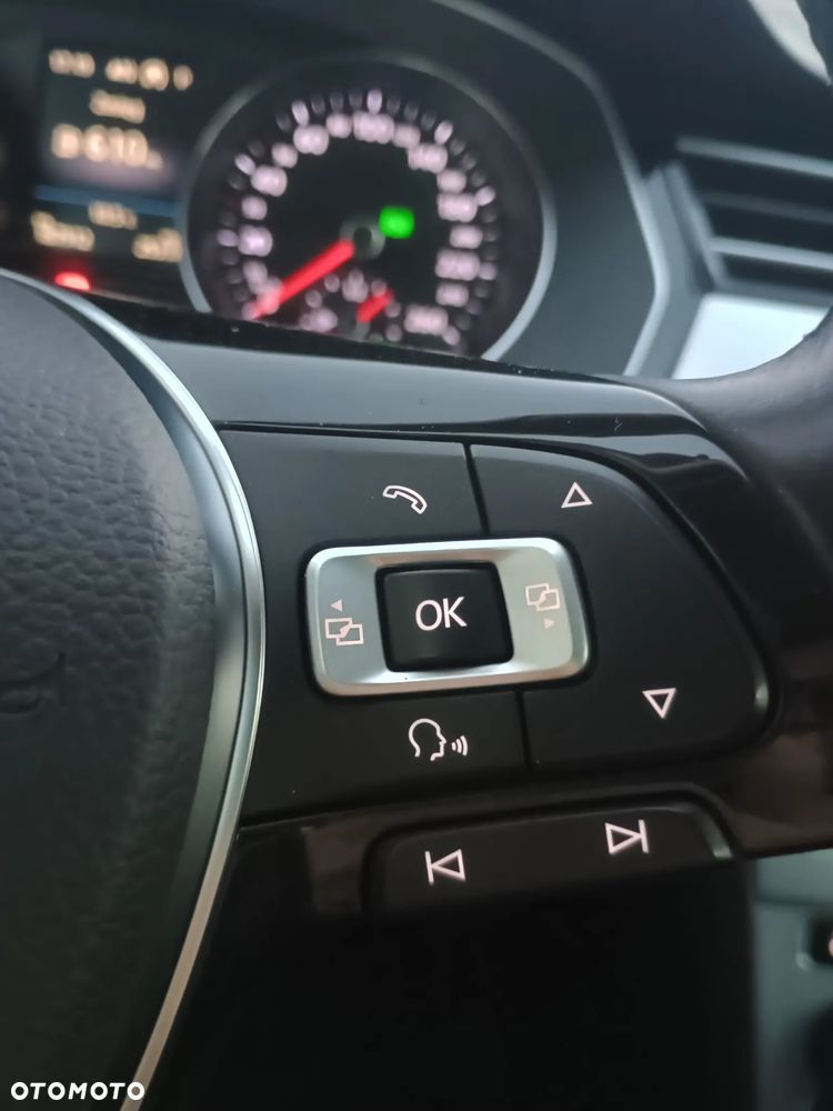 Volkswagen Passat 1.6 TDI SCR DSG Business - 29
