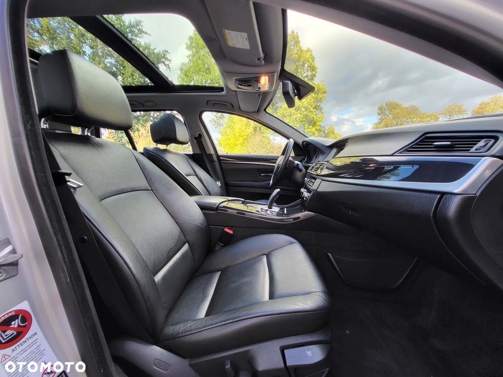 BMW Seria 5 525d xDrive - 17