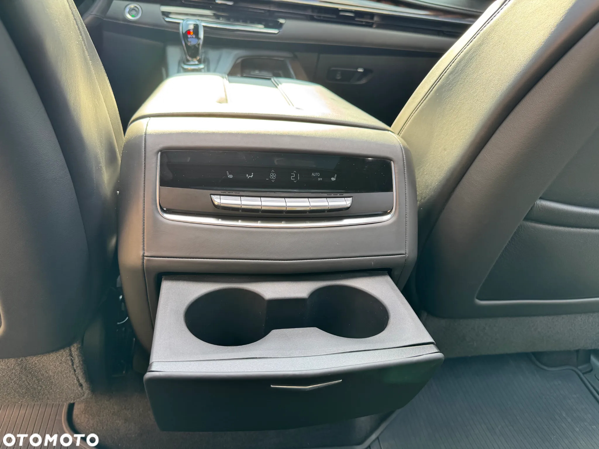 Cadillac Escalade - 33