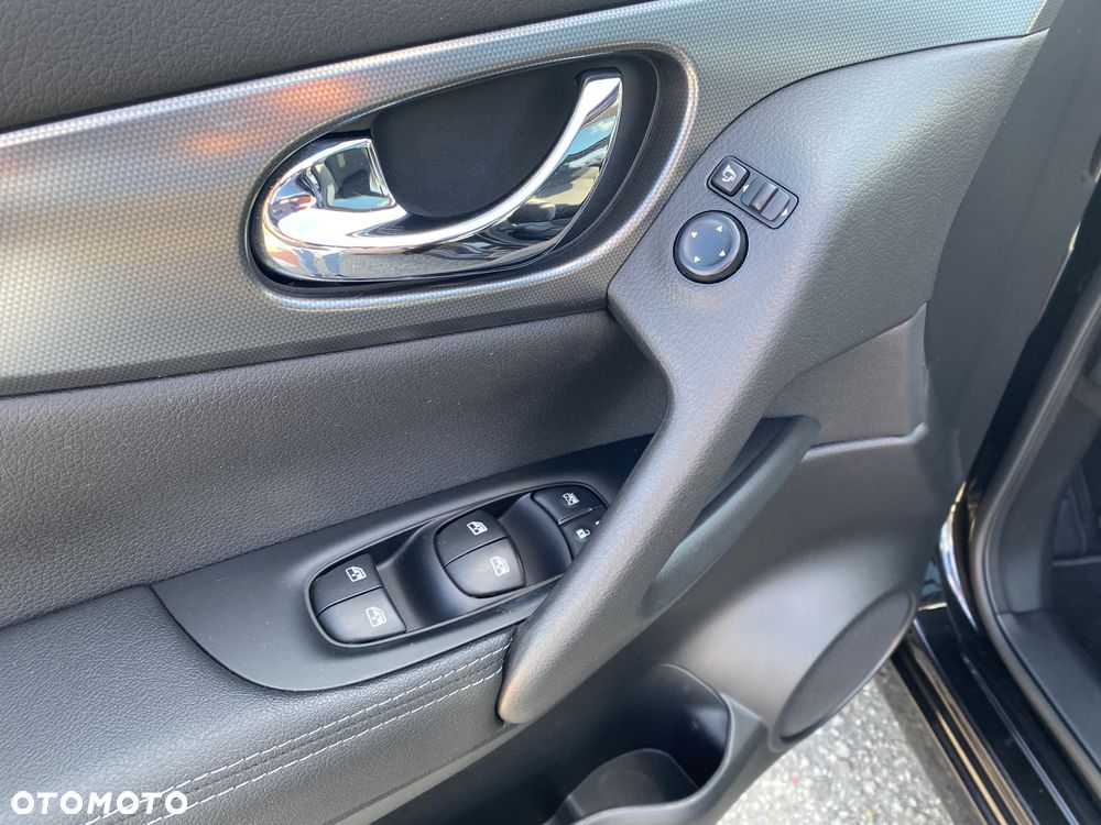 Nissan Qashqai 1.3 DIG-T N-Connecta - 24