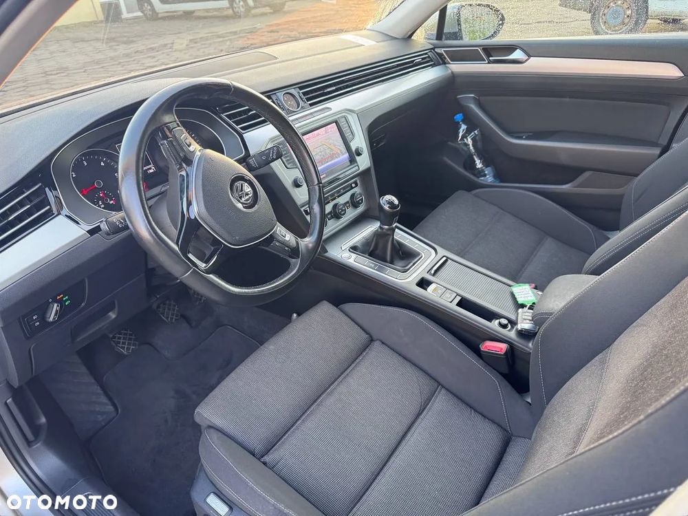 Volkswagen Passat 1.6 TDI BMT Comfortline - 23