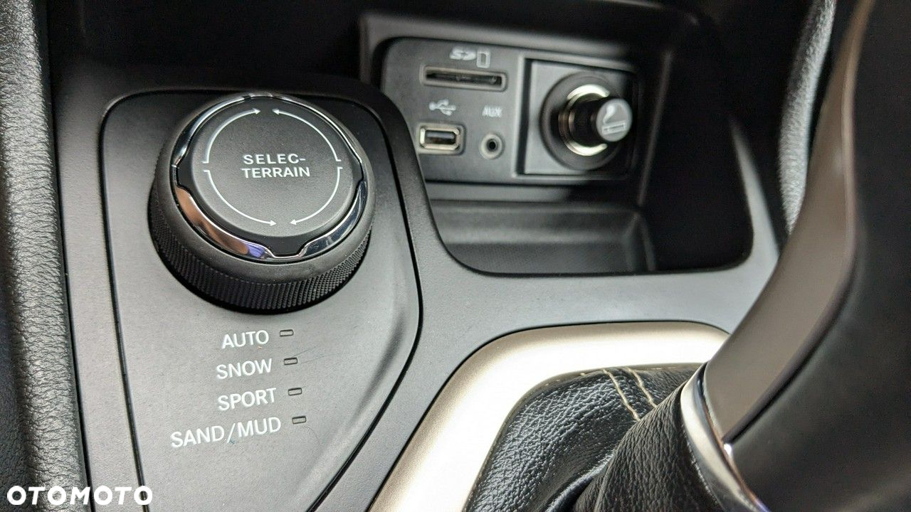 Jeep Cherokee - 31