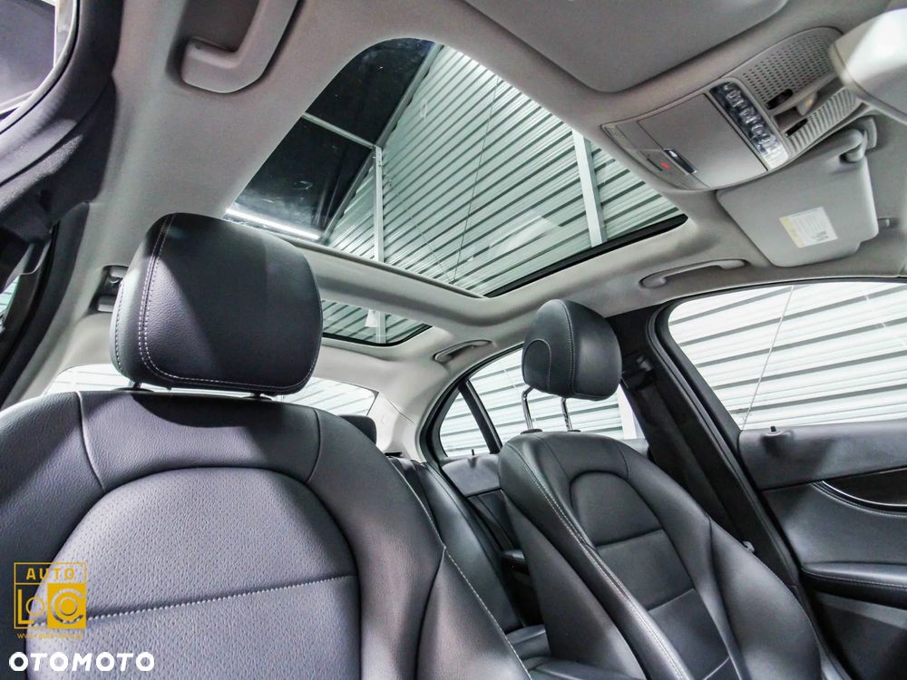 Mercedes-Benz Klasa C 300 9G-TRONIC AMG Line - 13