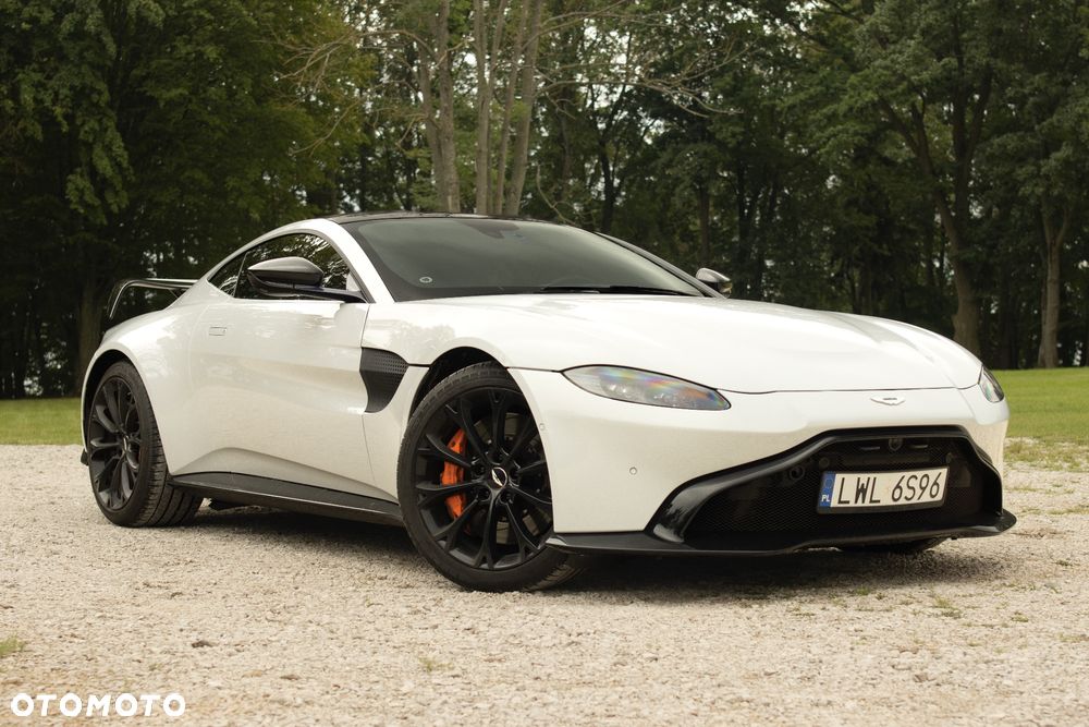 Aston Martin Vantage - 2