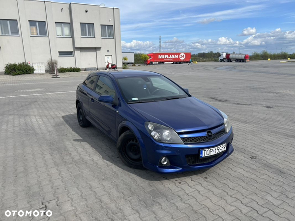 Opel Astra III GTC 2.0 T Limited