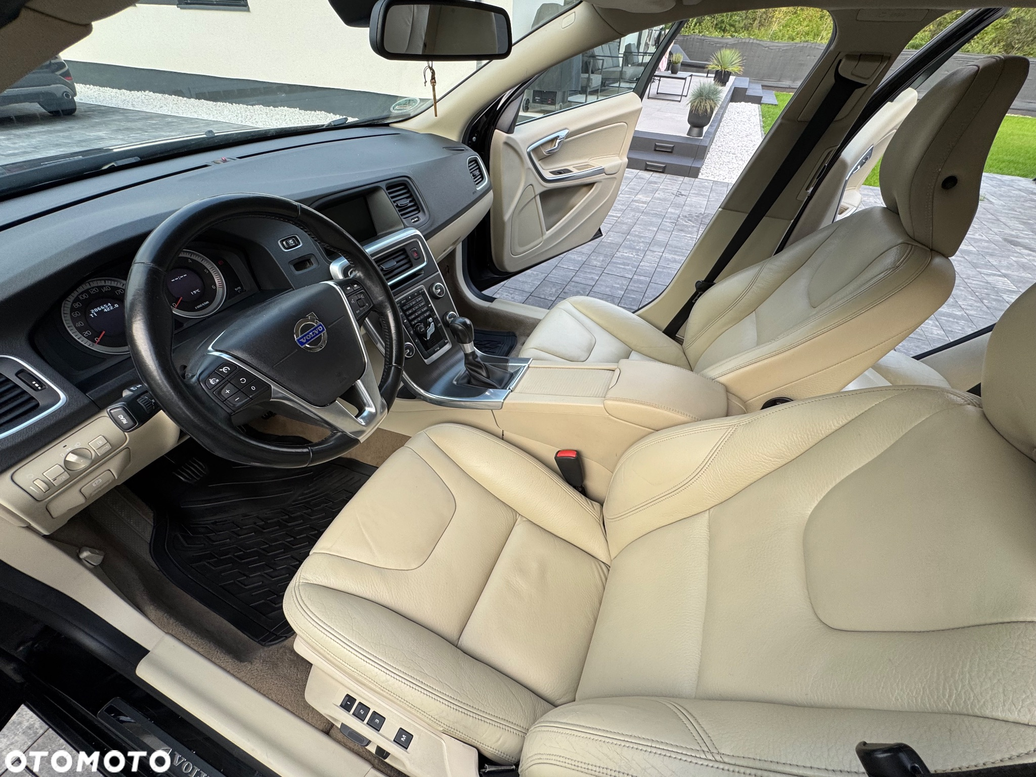 Volvo V60 D2 Summum - 25