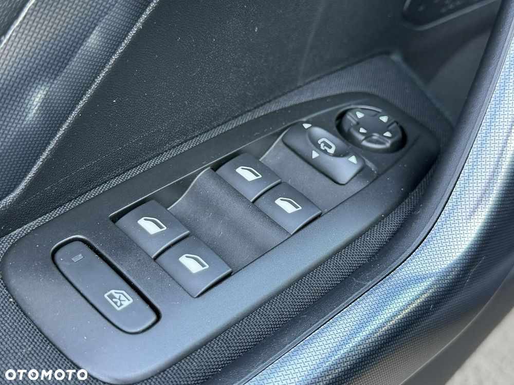 Peugeot 2008 1.2 Pure Tech GPF Active S&S EAT6 - 17