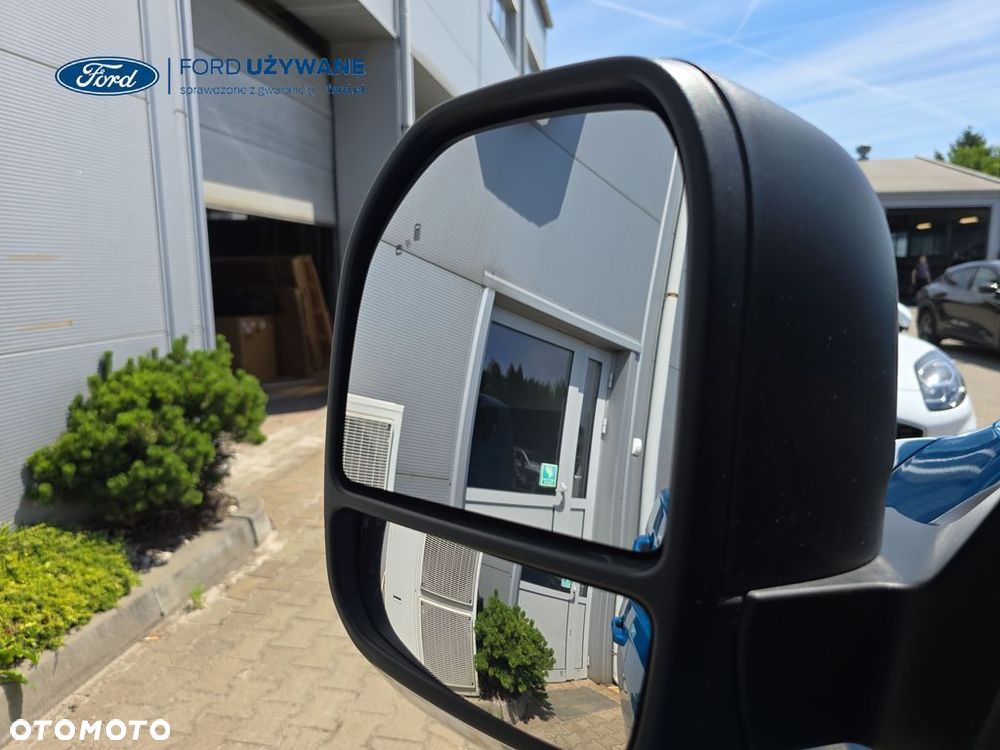 Ford Tourneo Custom - 23