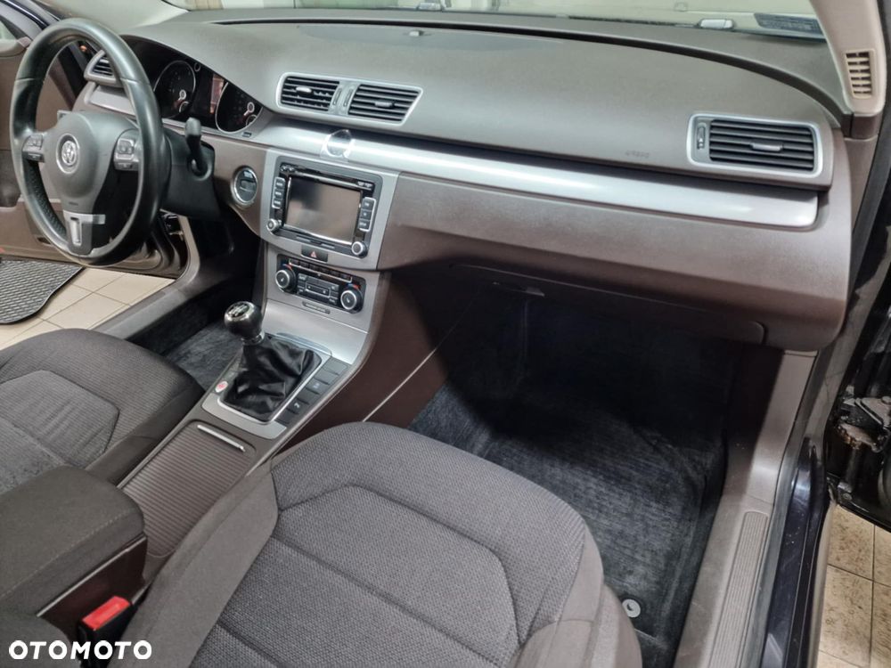 Volkswagen Passat 2.0 TDI Comfortline - 14